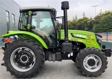 Farmársky traktor s výkonom 150 koní